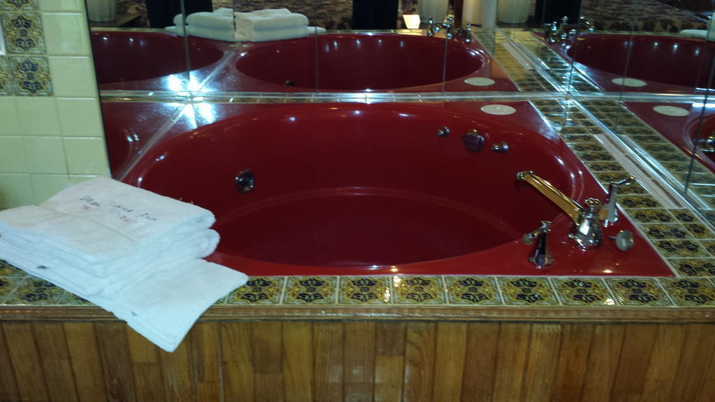 Wheeling Olde Court Inn الغرفة الصورة