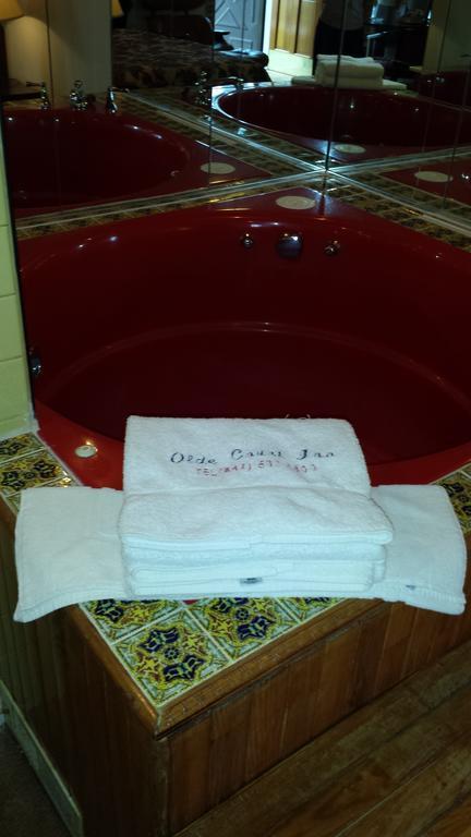 Wheeling Olde Court Inn الغرفة الصورة