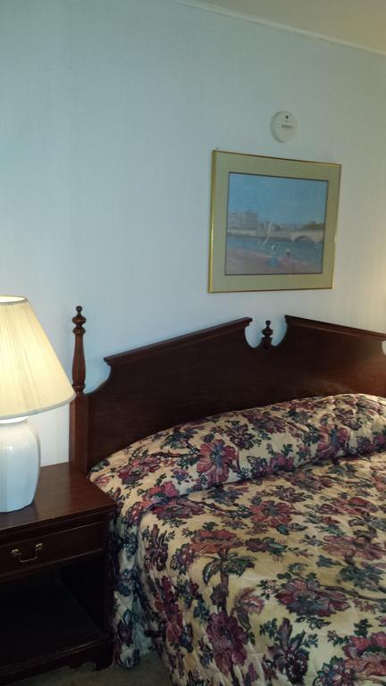 Wheeling Olde Court Inn الغرفة الصورة