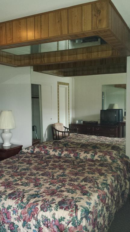Wheeling Olde Court Inn الغرفة الصورة