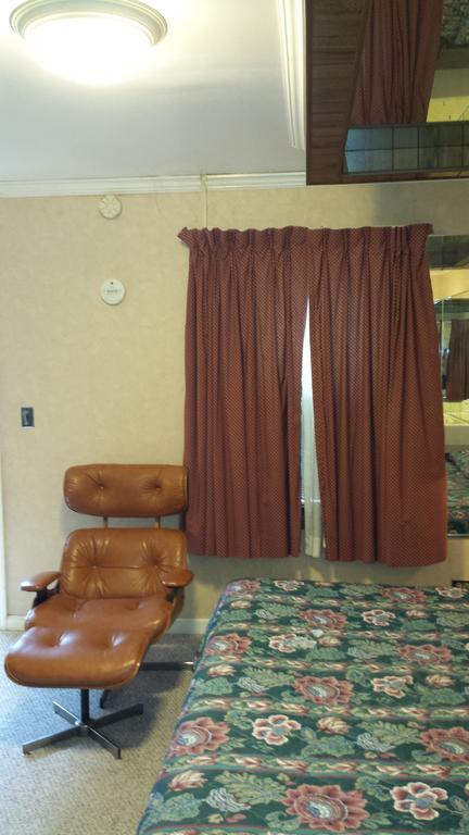 Wheeling Olde Court Inn الغرفة الصورة