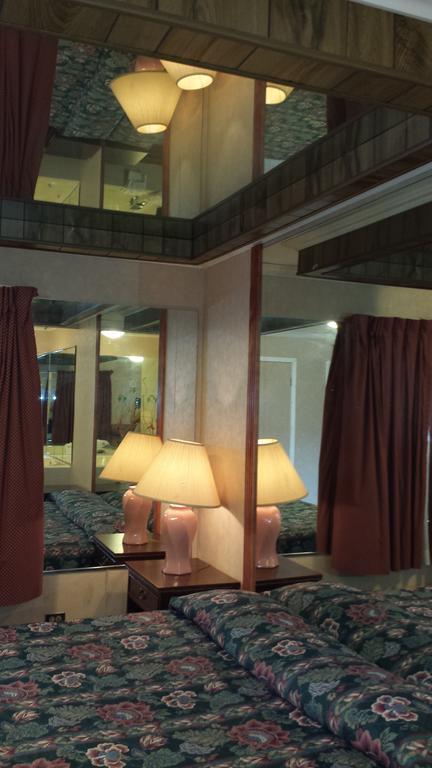 Wheeling Olde Court Inn المظهر الخارجي الصورة