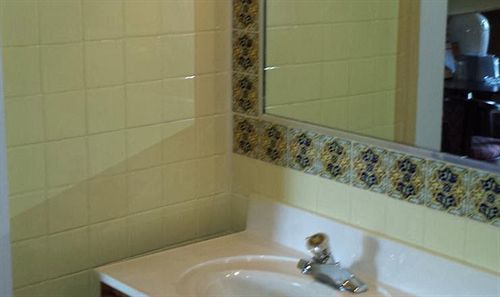 Wheeling Olde Court Inn المظهر الخارجي الصورة